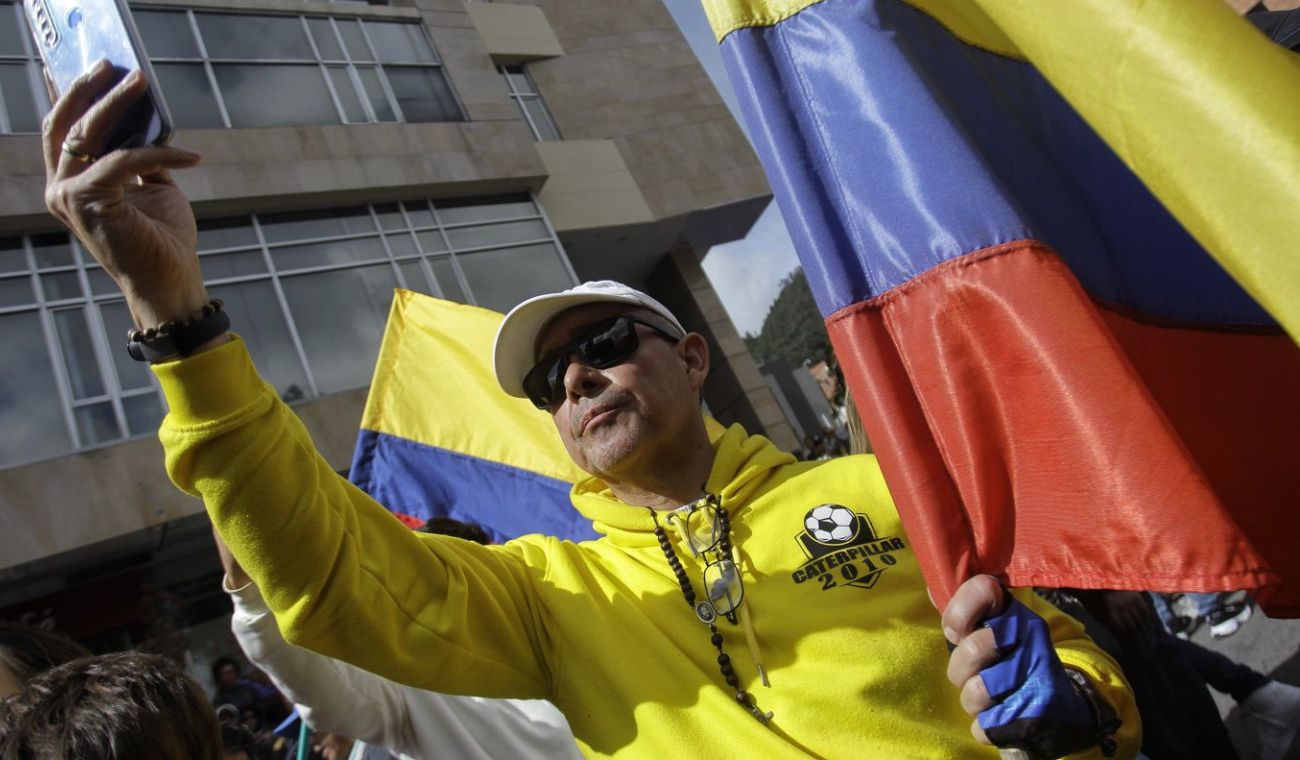 Misa por Miguel Uribe a las afueras de la Clínica Santa Fe