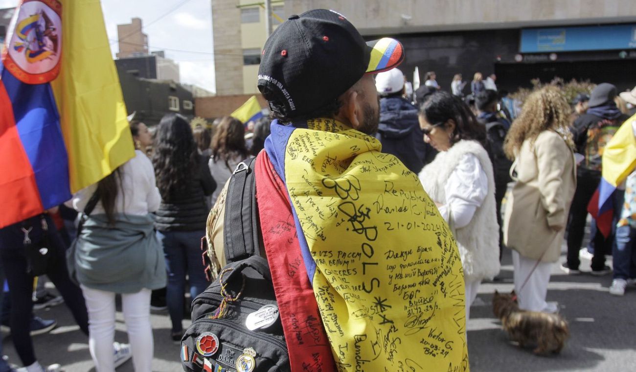 Misa por Miguel Uribe a las afueras de la Clínica Santa Fe