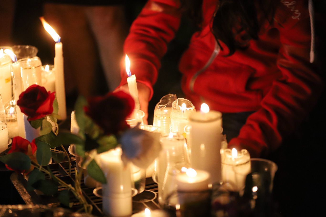 Velatón en Modelia por la salud de Miguel Uribe