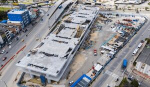 Paralelamente, se adelantan estudios para extender la línea hasta la calle 100 y se desarrolla el proceso licitatorio de la segunda línea