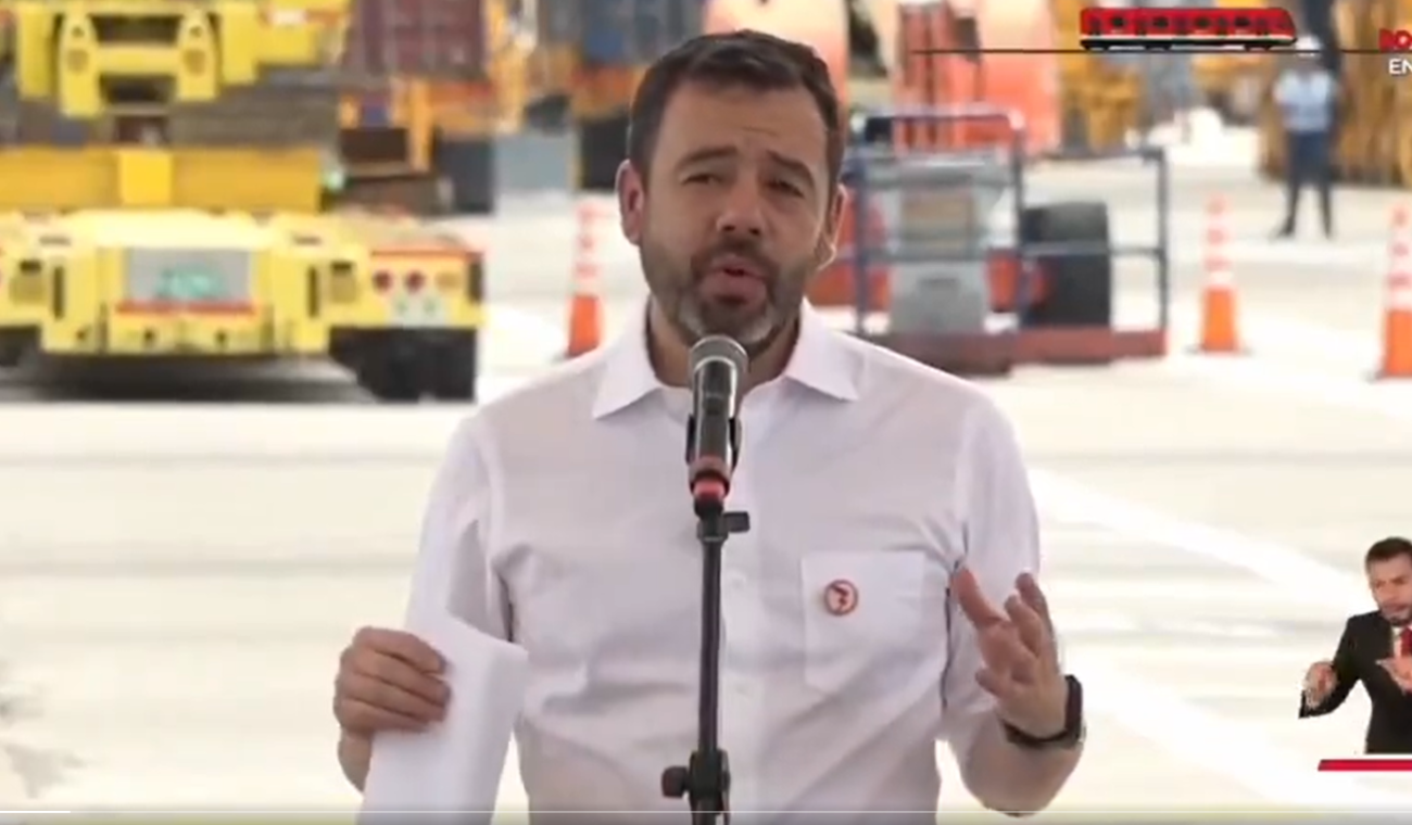 El alcalde Carlos Fernando Galán celebró la llegada del tren en Cartagena.
