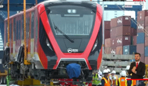 El tren del Metro mide 134 metros de largo y pesa 232 toneladas.