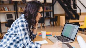 MinTIC Lanza 35.000 Cursos Gratuitos de Inteligencia Artificial en Colombia