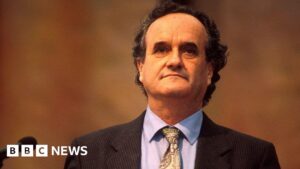 Fallece Sir Mark Tully, la emblemática ‘voz de la India’ de la BBC, a los 90 años
