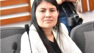 ¡BOMBAZO POLÍTICO! Congresista Karen Manrique se Entrega a la Justicia por el Escándalo UNGRD: ¿El Fin de una Carrera?