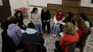Paz en la Guerra: Cursos Bíblicos Transforman Vidas de Mujeres Sirias
