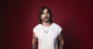 Juanes Vuelve a Sorprender: «JuanesTeban» Revela la DUALIDAD OCULTA del Ícono Latino