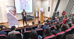 Bogotá Lidera la Protección del Consumidor Digital con Estrategias Innovadoras