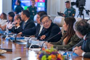 ¡Bomba! Petro Ordena Liquidación Masiva de EPS en Quiebra y Desata Caos en el Sistema de Salud Colombiano