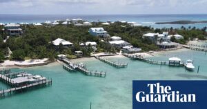 Autoridades de Bahamas Liberan a Hombre Tras Desaparición de su Esposa en el Mar