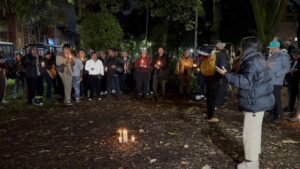 Con ‘velatón’, familiares de víctimas en medio de riña en el centro de Bogotá piden justicia