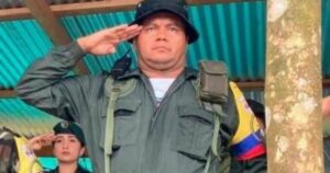 Escándalo en Antioquia: Cabecilla Disidente ataca procesión y sigue en diálogos de paz. ¡La verdad que indigna!