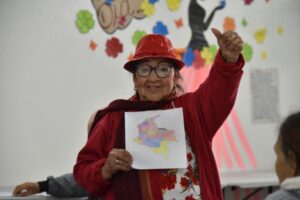¡A sus 84 Años, Lilia Vuelve a las Aulas! La Historia que Demuestra que Nunca es Tarde para Aprender