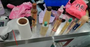 ¡Escándalo! Colombiana Detenida con Cocaína en Envases de Champú en el Aeropuerto de CDMX: ¿Cómo lo Hacían?