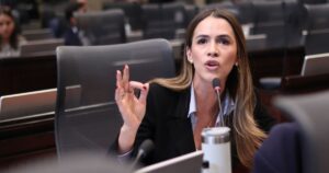 ¡Explosivo! Mafe Carrascal Desafía a la Derecha: ¿Millones de Colombianos Ganan Más con Petro?