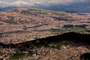 Bogotá lidera reducción de la pobreza multidimensional: 252.000 personas dejaron de ser pobres