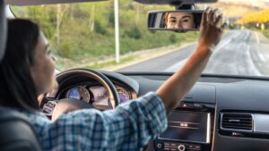 ¡Alerta Máxima! La Multa Millonaria por Conducir en Contravía en Colombia que te Dejará Helado