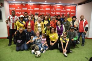 El Campín Revela Secretos: Adultos Mayores Reviven Glorias del Fútbol y Desatan Emociones Inolvidables