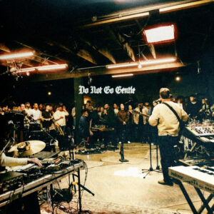 Noah Paul Harrison Lanza «Do Not Go Gentle»: Himno de Fe y Resiliencia