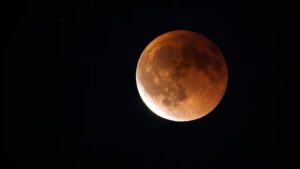 Así se vio la "Luna de Sangre" en las noches de varias ciudades en Colombia y el mundo