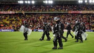 Violencia en Estadios: ¿Prohibir Hinchadas Visitantes es la Solución Final?