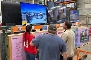 Vehículos, motos y televisores aceleran las ventas del comercio