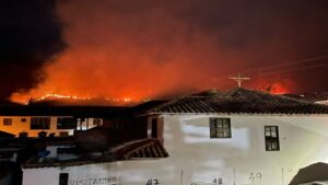 Incendio forestal permanece activo en Villa de Leyva y ya consume más de tres hectáreas