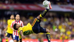 VIDEO | La chilena de Miguel Ángel Borja que salvó al América de la derrota ante Chivas en el Clásico de México