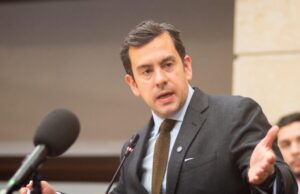 Presidente De La Espriella Remueve a Ministro Lara: ¡Sorpresa Política!