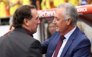 La lección que Gustavo Alfaro le dio a Néstor Lorenzo en un minuto y cinco segundos