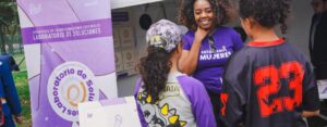 Ni «ayudas» en casa ni celos por amor: laboratorio sensorial invita a replantear el cuidado y las violencias contra las mujeres