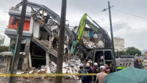 Impacto en Pereira: Edificio Dañado por Sismo Cede Tras Lluvias