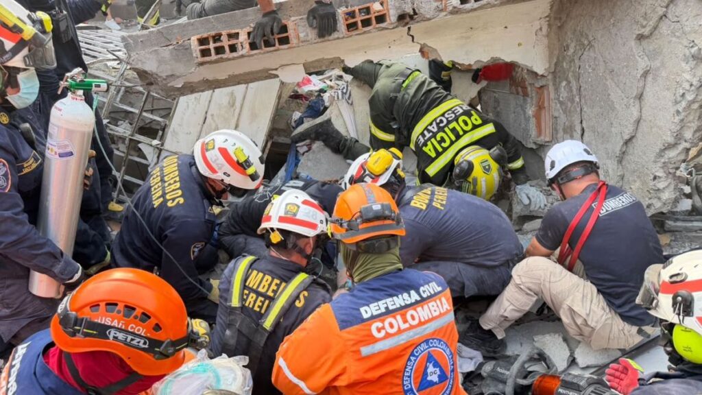 Colapsó edificación en el centro de Pereira y una mujer quedó atrapada en el lugar