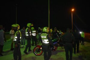 Dos policías heridos y un presunto asaltante muerto, dejó enfrentamiento a bala en Cali