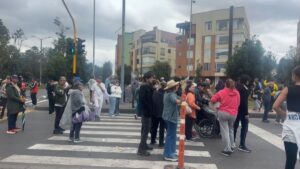 Habitantes del sector del CAN se manifiestan por cierres viales atribuidos a la carrera Allianz 15K